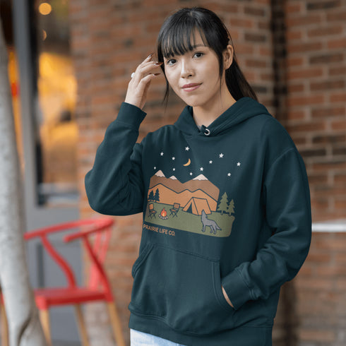 Inspired by moonlit nights and the untamed call of the wilderness, the Howling Wolf Camping Hoodie captures the raw beauty of life outdoors.