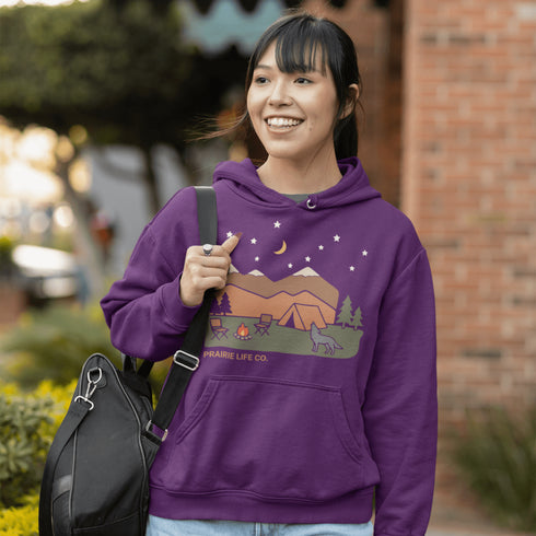 Inspired by moonlit nights and the untamed call of the wilderness, the Howling Wolf Camping Hoodie captures the raw beauty of life outdoors.