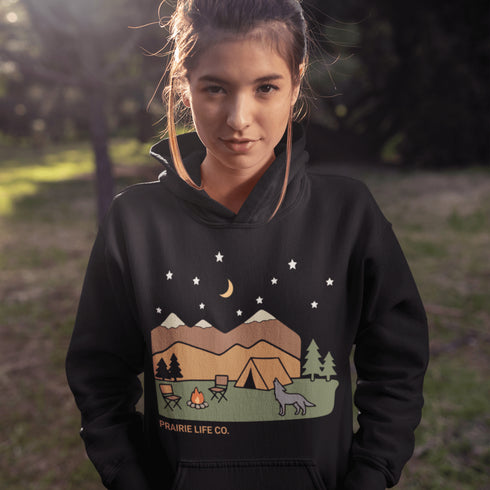 Inspired by moonlit nights and the untamed call of the wilderness, the Howling Wolf Camping Hoodie captures the raw beauty of life outdoors.