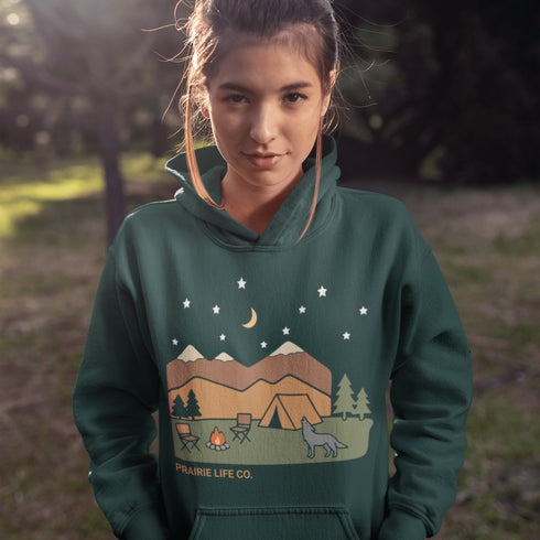 Inspired by moonlit nights and the untamed call of the wilderness, the Howling Wolf Camping Hoodie captures the raw beauty of life outdoors.