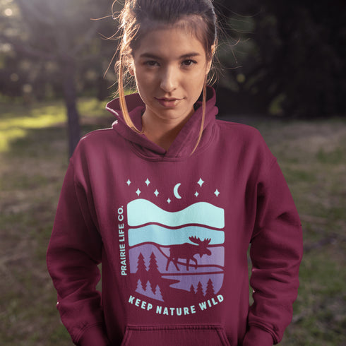 Featuring a minimalist moose design inspired by Canada’s untamed landscapes, this hoodie captures the simple joy of being present in nature.