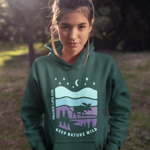 Featuring a minimalist moose design inspired by Canada’s untamed landscapes, this hoodie captures the simple joy of being present in nature.