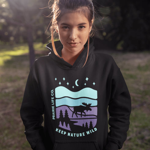 Featuring a minimalist moose design inspired by Canada’s untamed landscapes, this hoodie captures the simple joy of being present in nature.