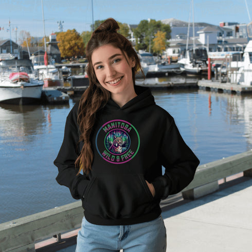Step into the wild with our Manitoba – Wild & Free hoodie, featuring a striking graphic of a lynx under the glow of the northern lights.