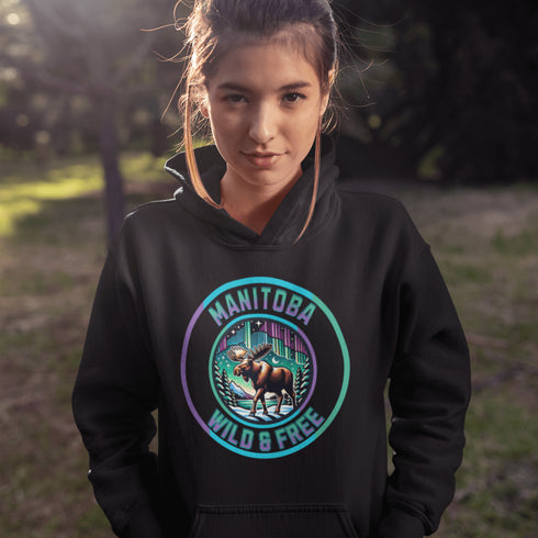 Step into the wild with our Manitoba – Wild & Free hoodie, featuring a majestic moose silhouetted against the breathtaking northern lights.
