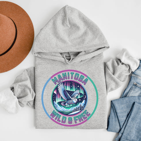Featuring a stunning graphic of a majestic snowy owl in flight, set against the glowing northern lights, this hoodie embodies the freedom and grace of the province’s untamed wilderness.