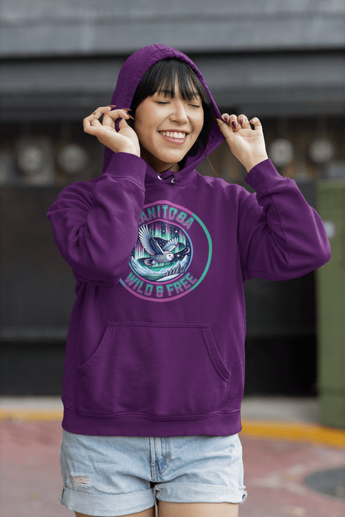 Featuring a stunning graphic of a majestic snowy owl in flight, set against the glowing northern lights, this hoodie embodies the freedom and grace of the province’s untamed wilderness.