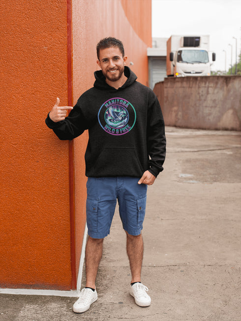 Featuring a stunning graphic of a majestic snowy owl in flight, set against the glowing northern lights, this hoodie embodies the freedom and grace of the province’s untamed wilderness.