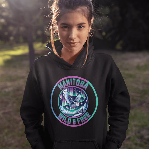 Featuring a stunning graphic of a majestic snowy owl in flight, set against the glowing northern lights, this hoodie embodies the freedom and grace of the province’s untamed wilderness.