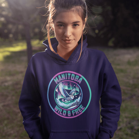 Featuring a stunning graphic of a majestic snowy owl in flight, set against the glowing northern lights, this hoodie embodies the freedom and grace of the province’s untamed wilderness.